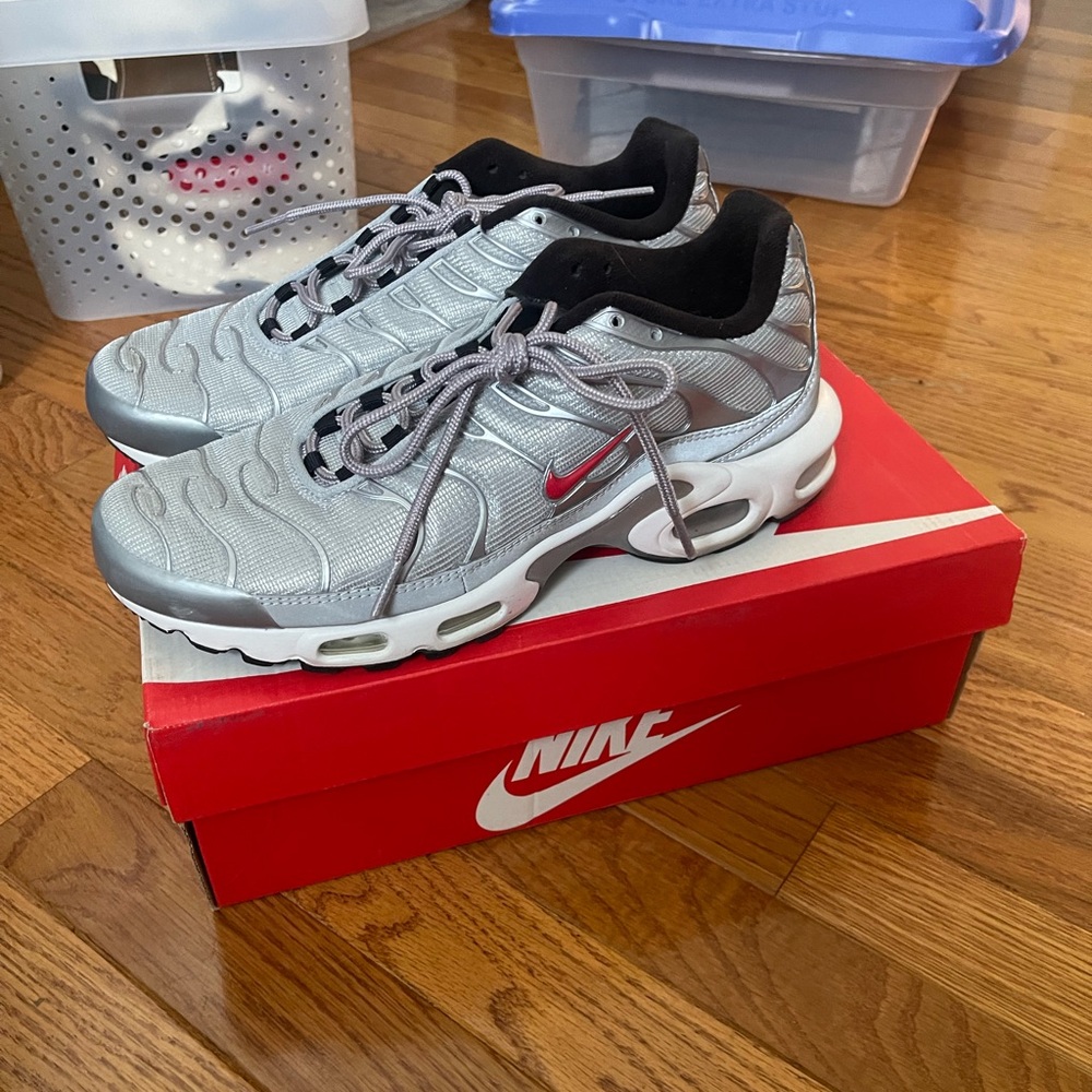 Nike air max qs “silver bullet”